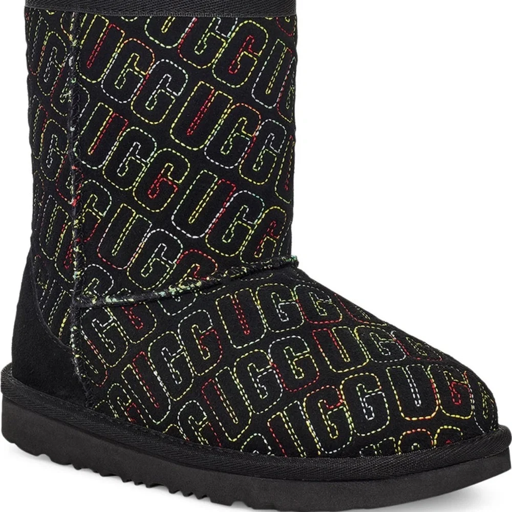 UGG kids Classic II graphic Short Boots new in box 3M